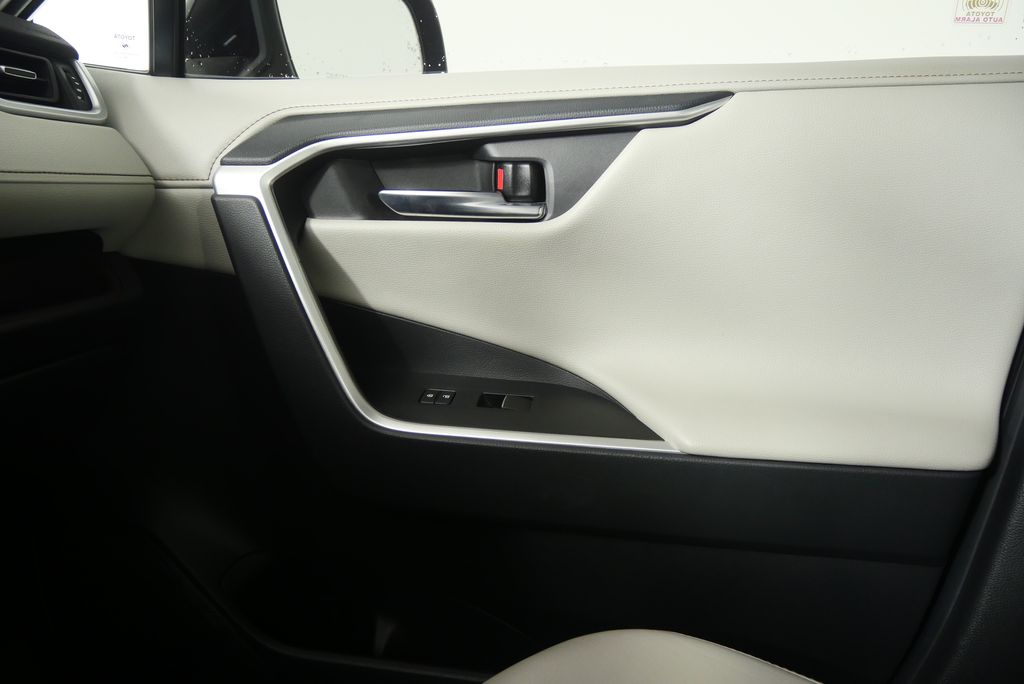 Thumbnail: 2019 Toyota RAV4 - 27