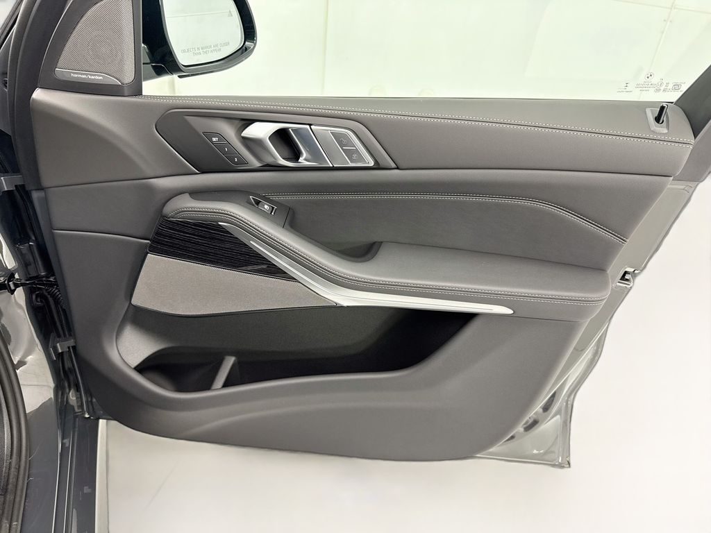 Thumbnail: 2027 BMW X7 - 25