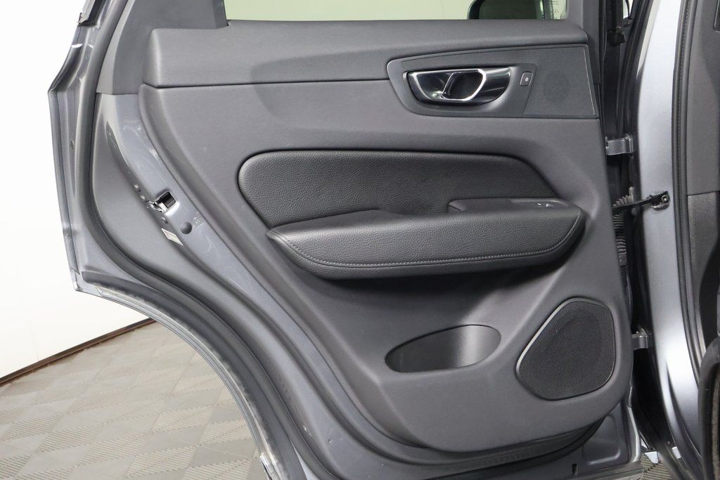 Thumbnail: 2019 Volvo XC60 - 13
