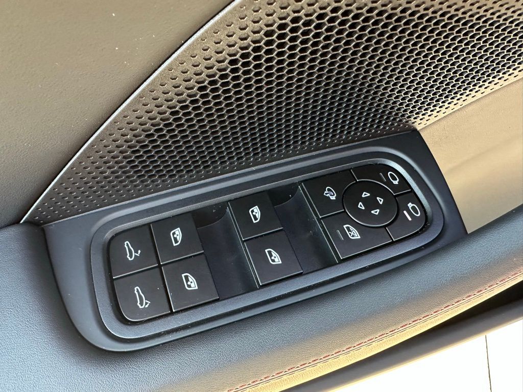 Thumbnail: 2026 Porsche Panamera - 20