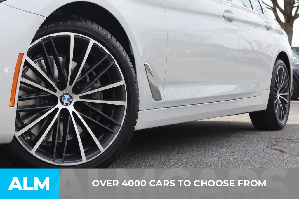 Used 2023 White BMW 540i xDrive image 3