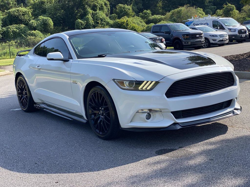 Oxford White 2017 Ford Mustang Coupe Rear-Wheel Drive 6-Speed Manual
