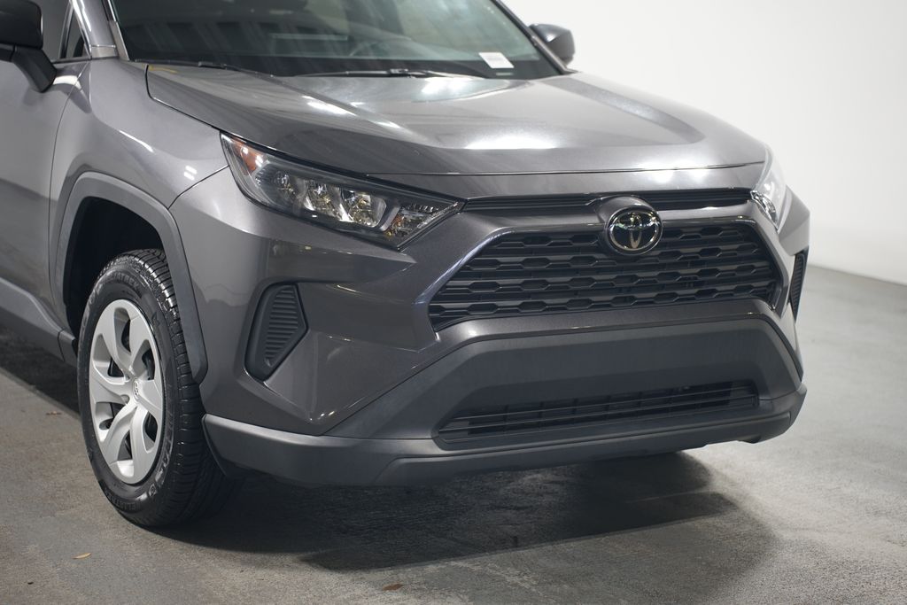 2022 Toyota RAV4 LE 4