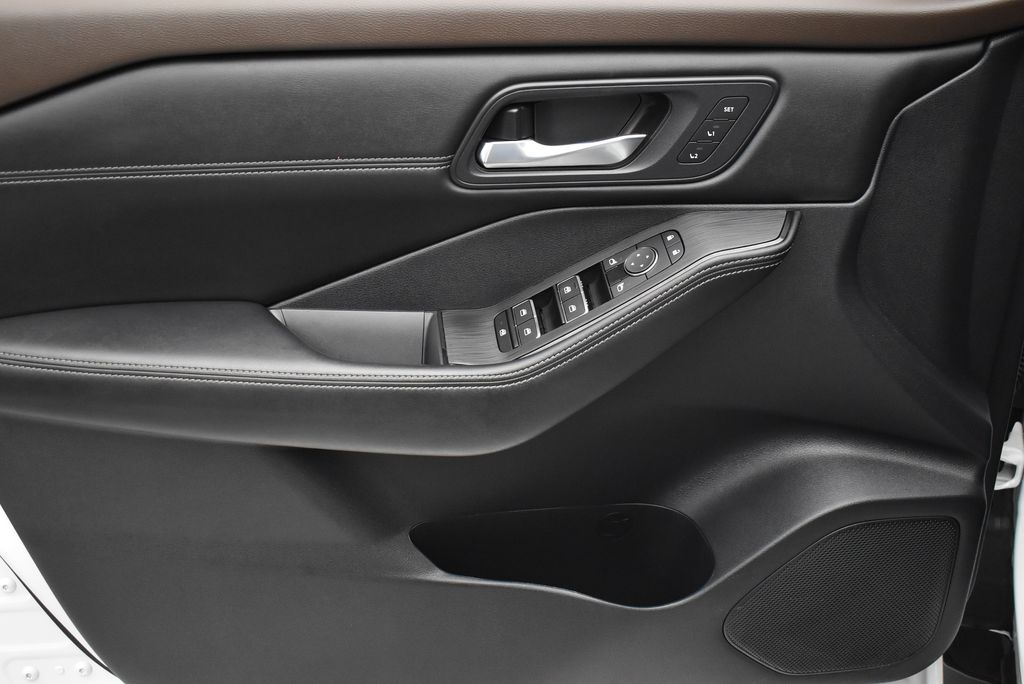 Thumbnail: 2023 Nissan Rogue - 10