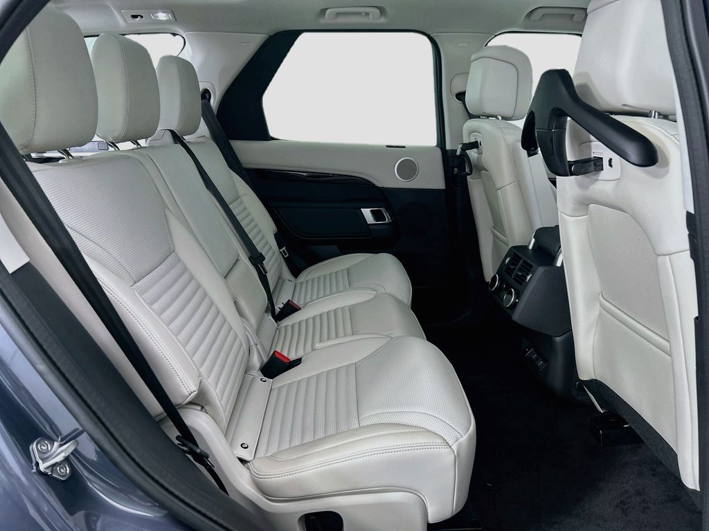 Thumbnail: 2026 Land Rover Discovery - 20