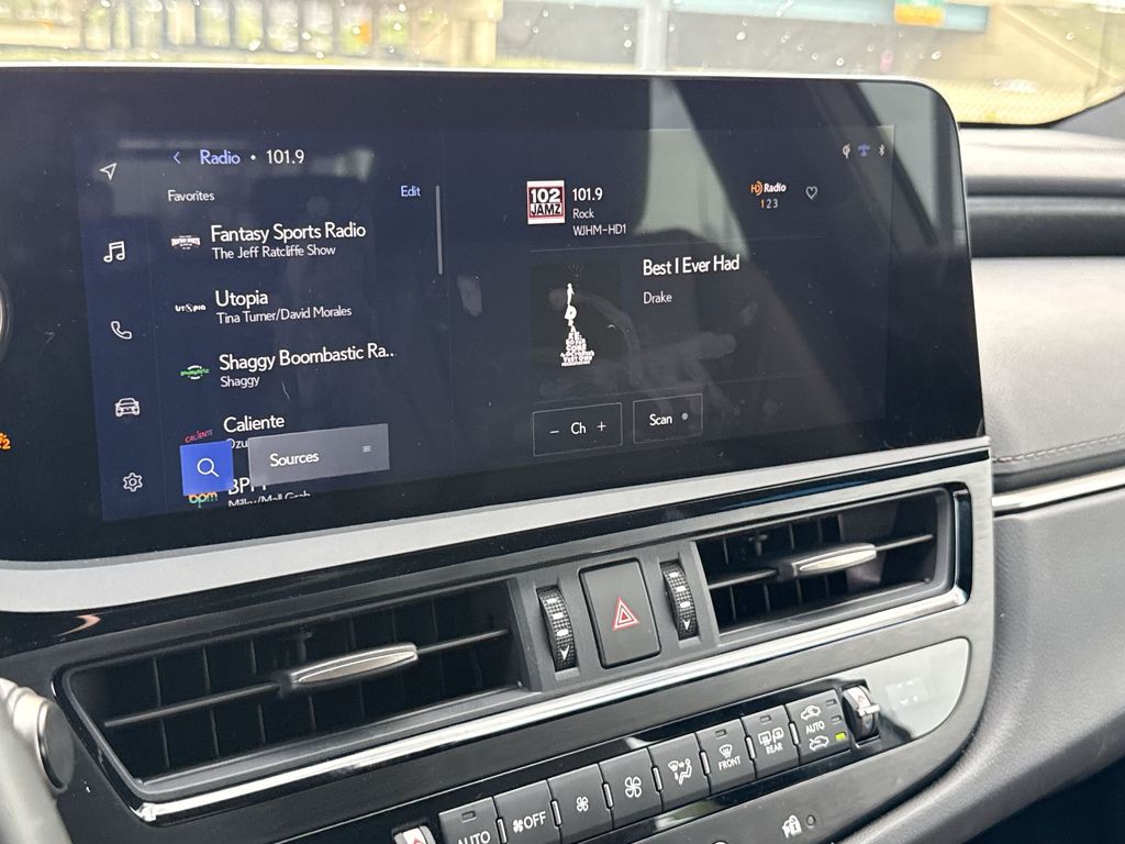 Thumbnail: 2025 Lexus ES - 23