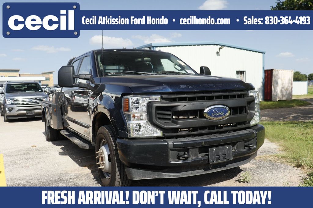  2022 Ford F-350 Super Duty Chassis XL Crew Cab DRW RWD   