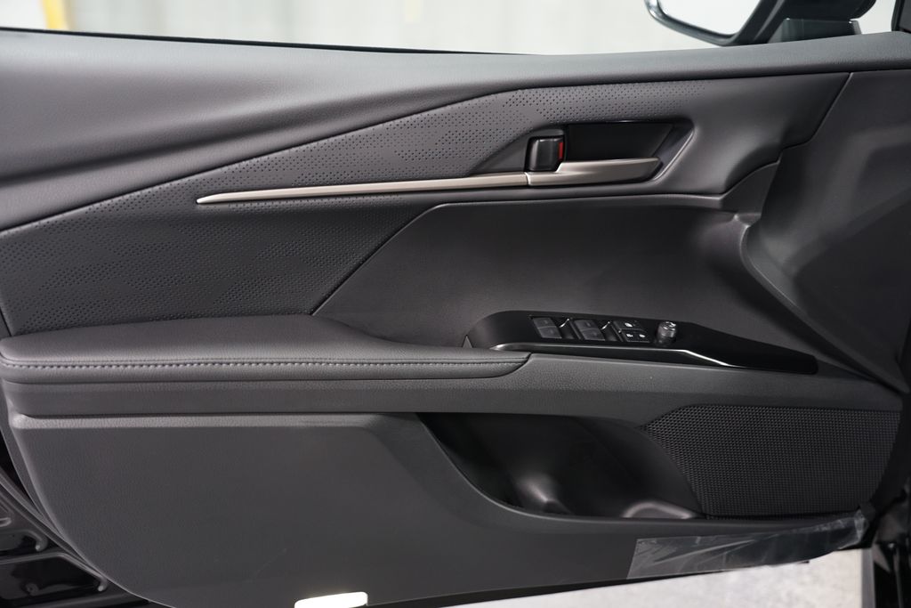 Thumbnail: 2025 Toyota Camry - 31