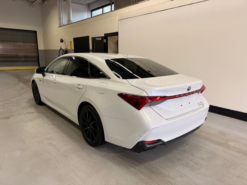 Thumbnail: 2019 Toyota Avalon - 3