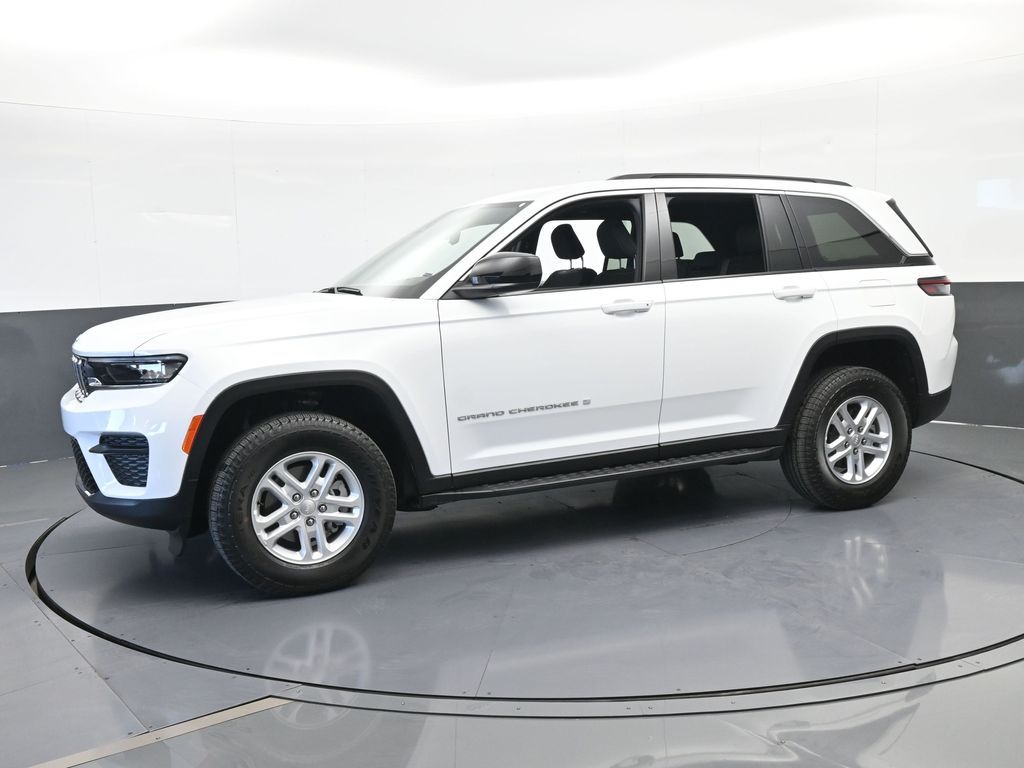 Used 2025 Bright White Clearcoat Jeep Laredo image 2
