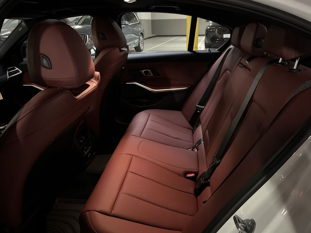 Thumbnail: 2025 BMW 3 Series - 23