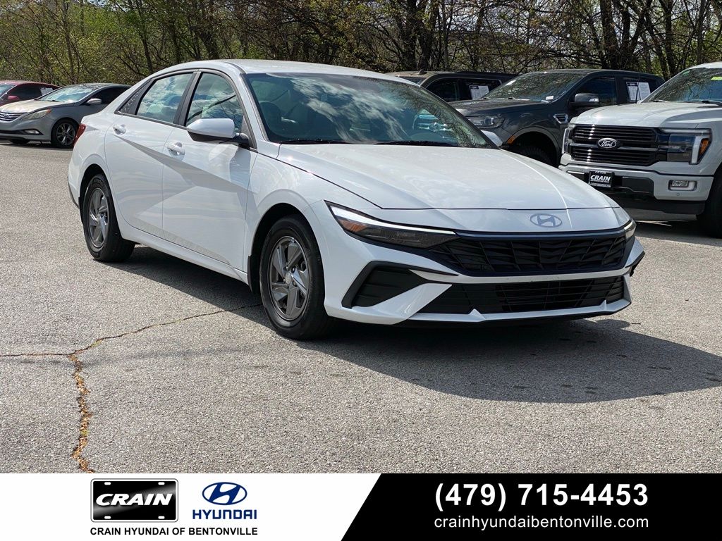 Serenity White 2024 Hyundai Elantra SE FWD Sedan Front-Wheel Drive Continuously Variable Transmission
