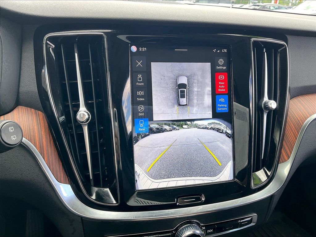 2025 Volvo V60 Cross Country — photo 18