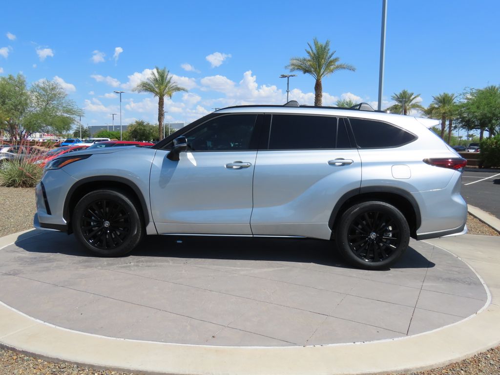 2025 Toyota Highlander XSE 8