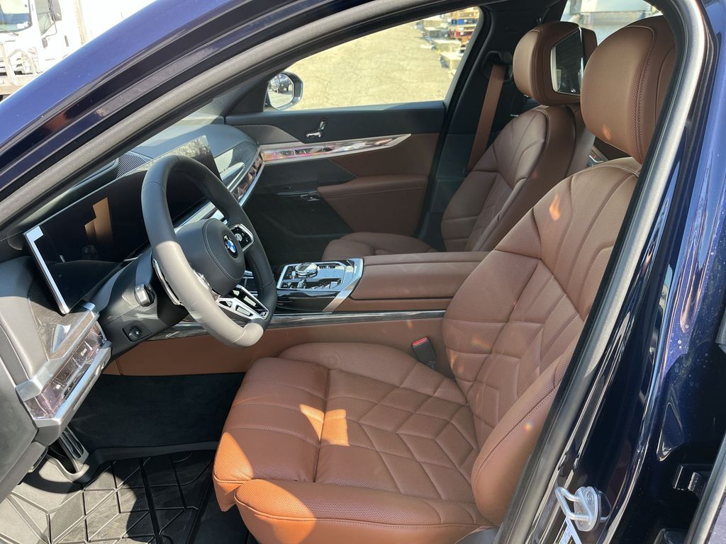 Thumbnail: 2026 BMW 7 Series - 11