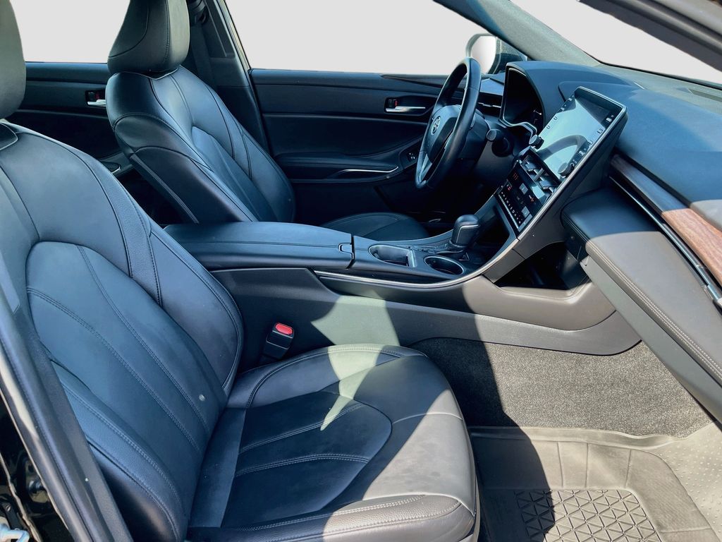 Used 2020 Black Toyota XLE Plus image 28