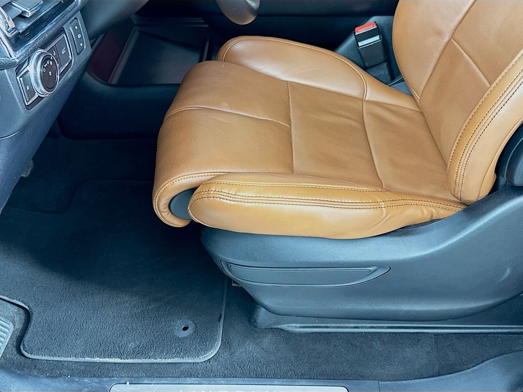 Thumbnail: 2020 Lincoln Navigator - 20