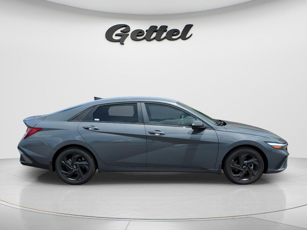 Used 2026 Gray Hyundai SEL Sport image 4
