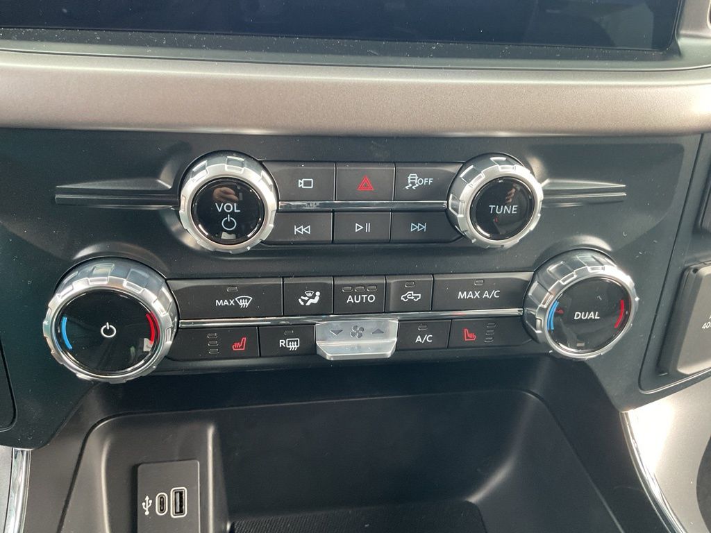 New 2025 Black Ford XLT image 15