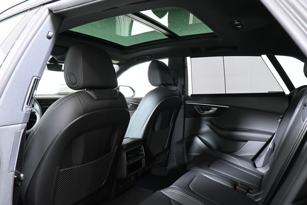 Thumbnail: 2026 Audi Q8 - 27