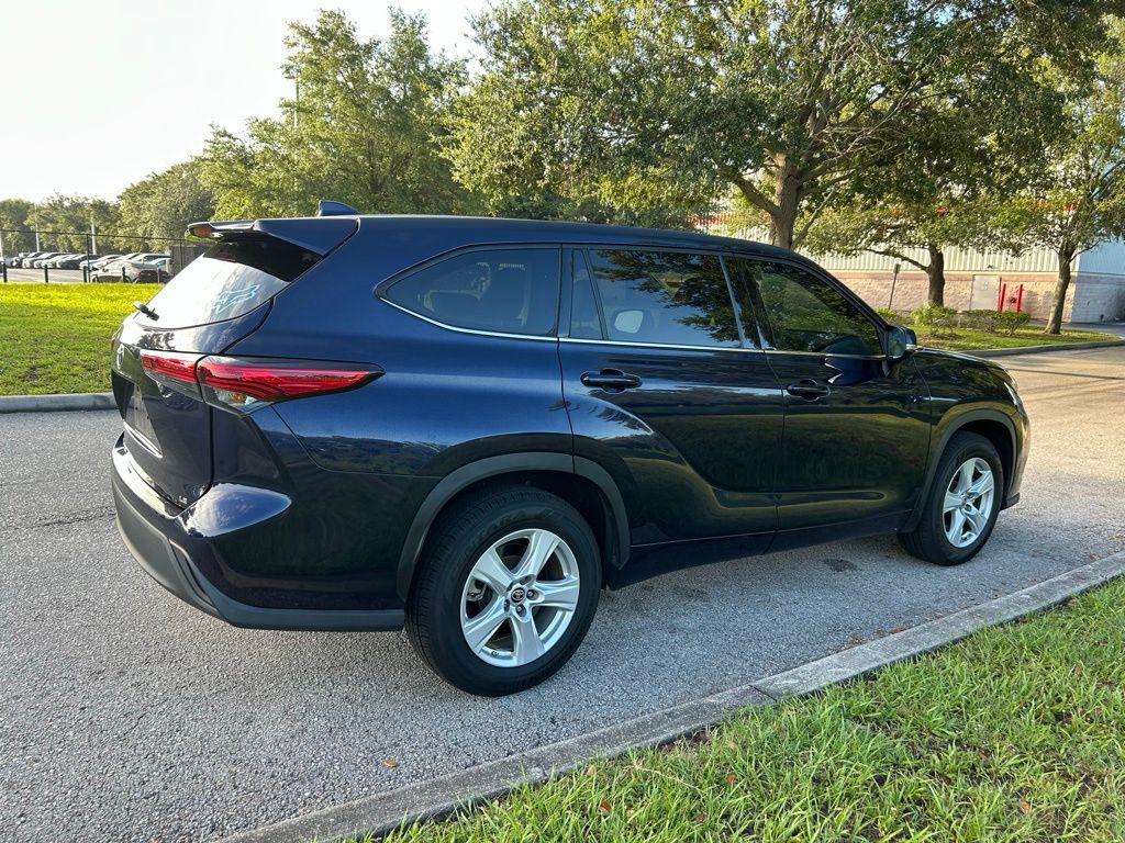 Thumbnail: 2021 Toyota Highlander - 5