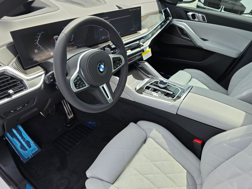 New 2027 White BMW M60i image 8