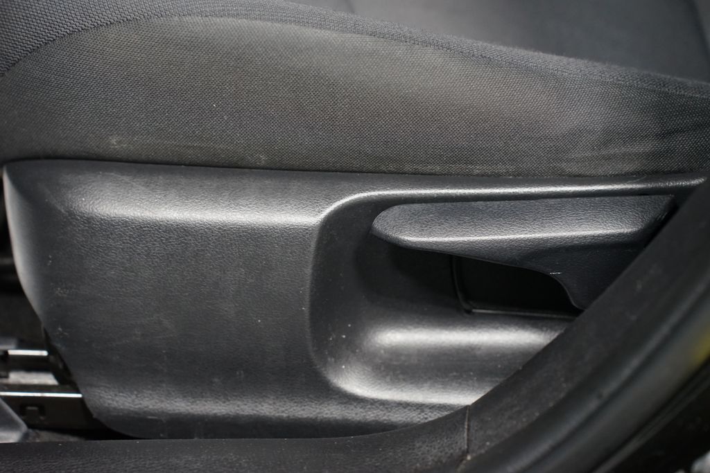 Thumbnail: 2022 Toyota Corolla - 29