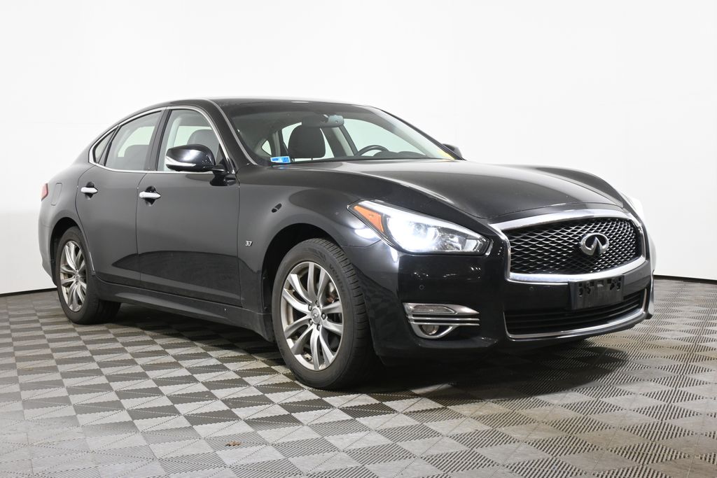 Thumbnail: 2019 INFINITI Q70 - 9
