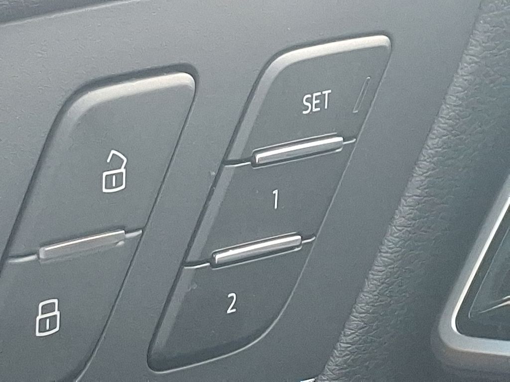 Thumbnail: 2024 Audi SQ5 - 26