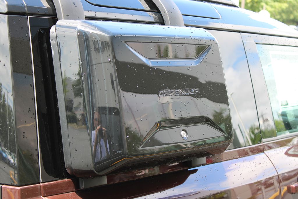 New 2026 Red Land Rover X-Dynamic SE image 5