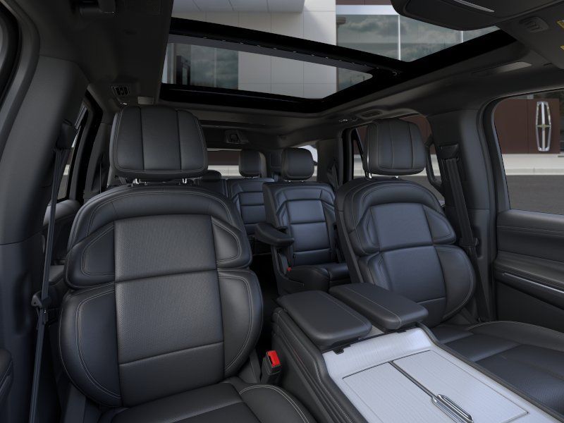 Thumbnail: 2026 Lincoln Navigator - 10