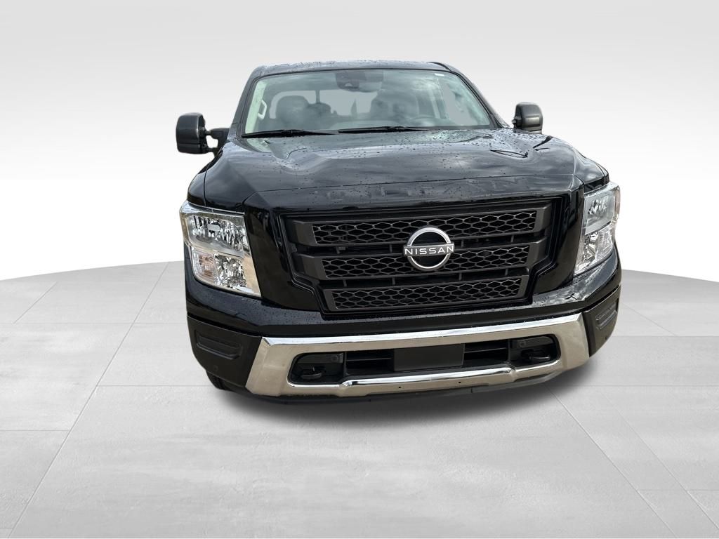 2024 Nissan Titan SV 3