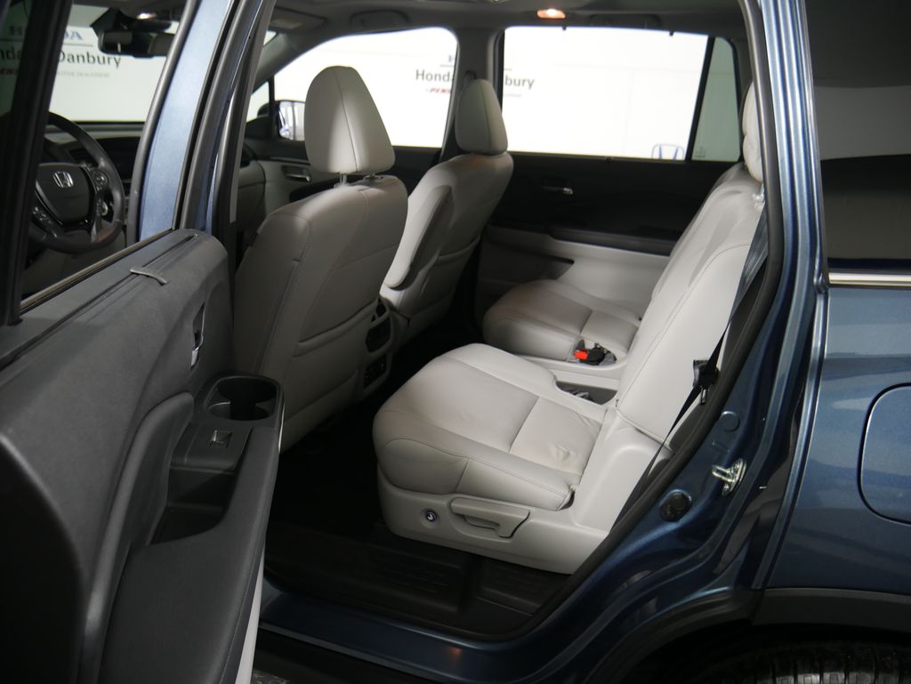 Thumbnail: 2017 Honda Pilot - 12