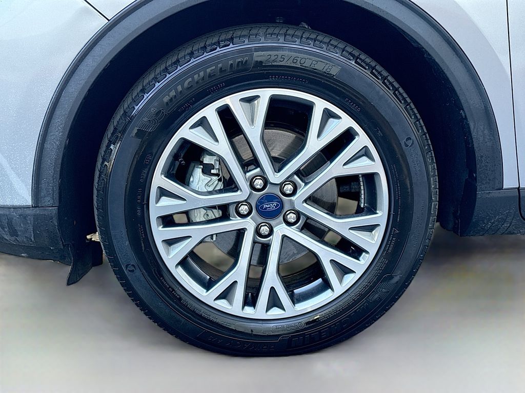 Used 2022 Silver Ford SEL image 29