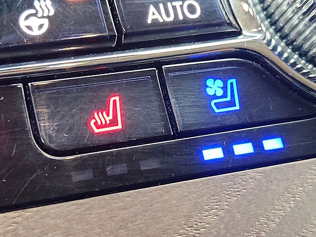 Thumbnail: 2020 Lincoln Aviator - 23