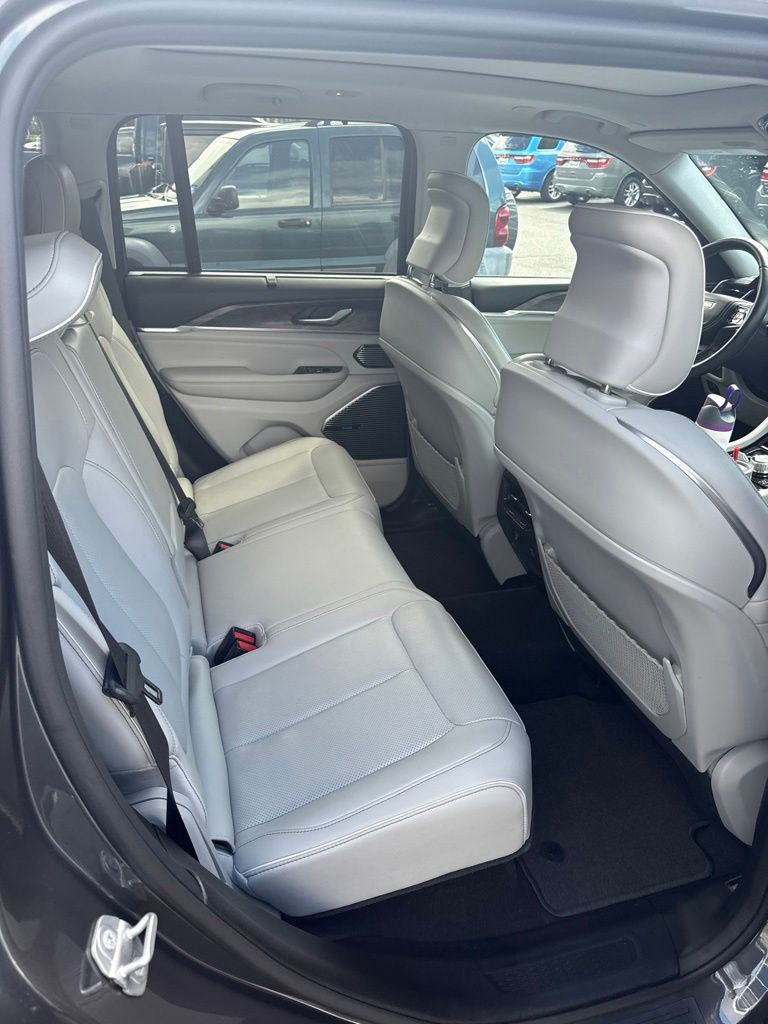 2022 Baltic Gray Metallic Clearcoat Jeep Grand Cherokee Overland 4X4 SUV