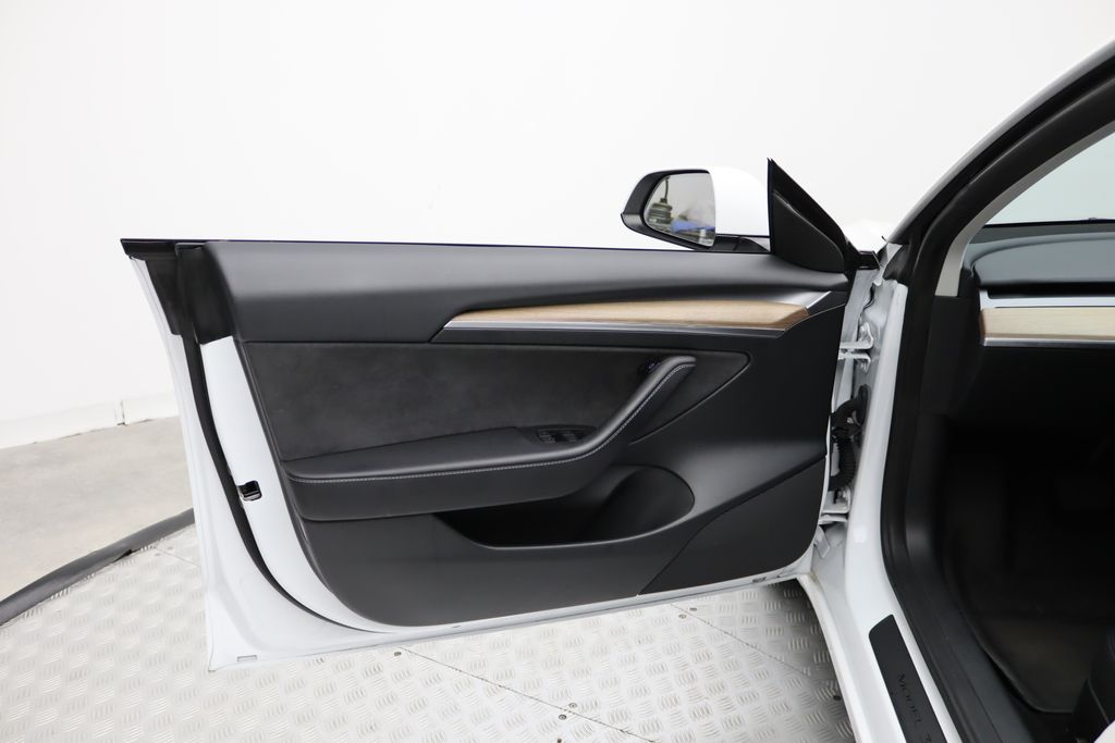 Thumbnail: 2023 Tesla Model 3 - 16