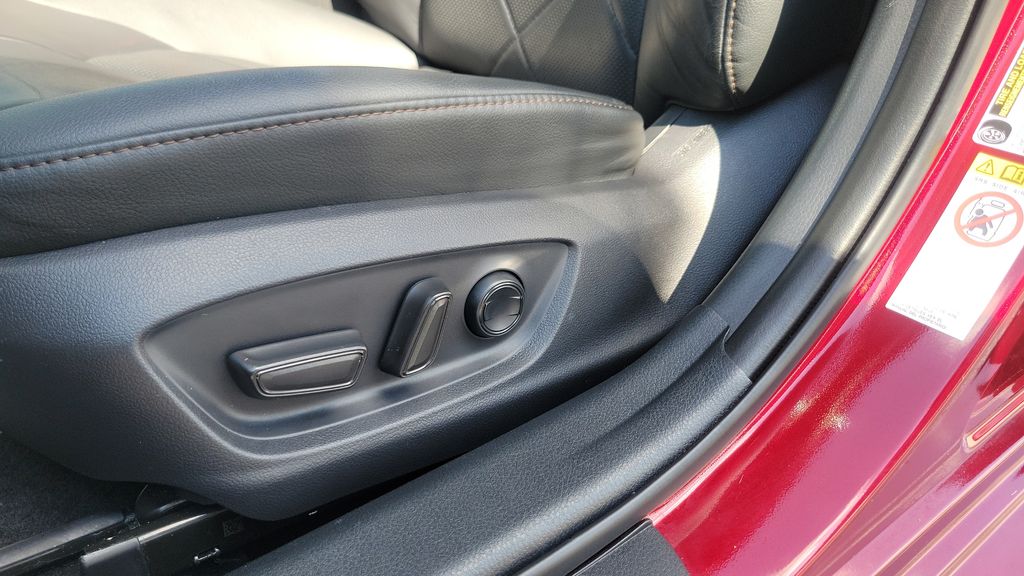 Used 2018 Red Toyota XLE image 17