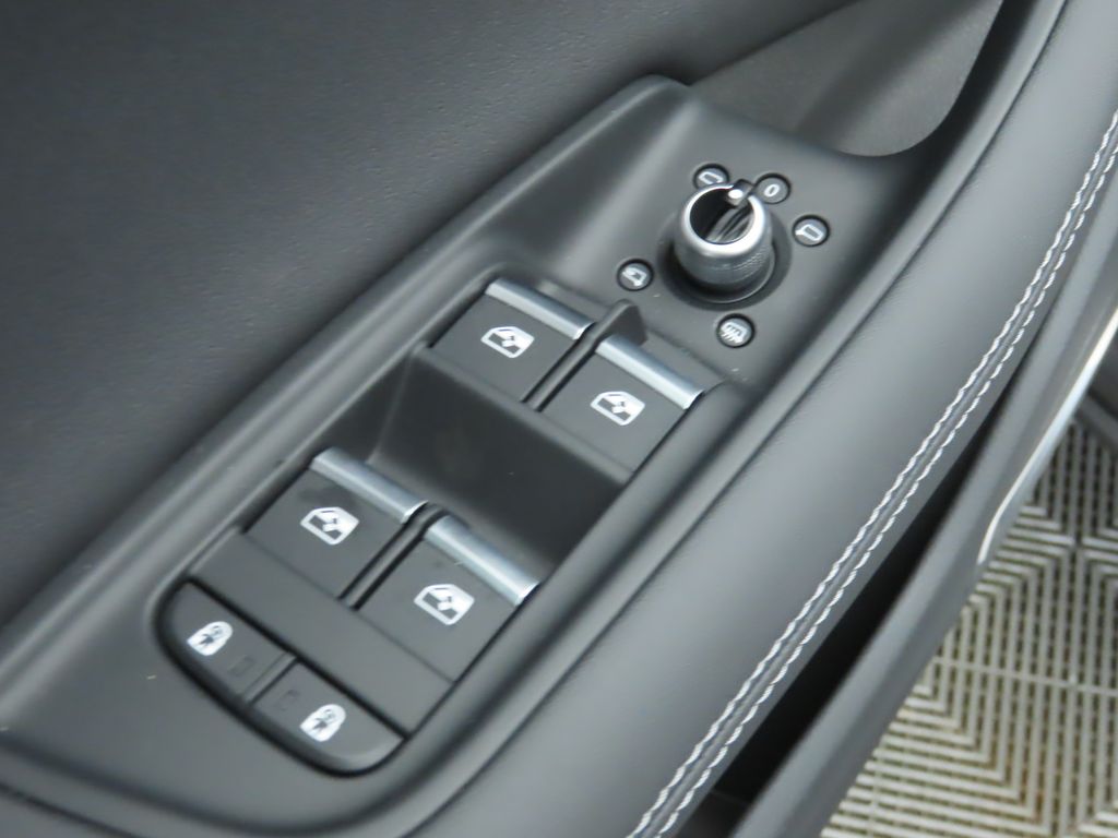 Thumbnail: 2025 Audi Q7 - 24