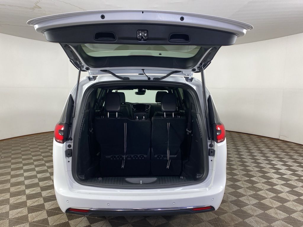 Used 2026 White Chrysler Select image 18