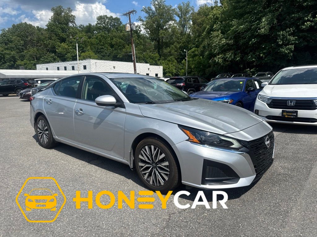 Brilliant Silver Metallic 2024 Nissan Altima 2.5 SV FWD Sedan Front-Wheel Drive Continuously Variable Transmission
