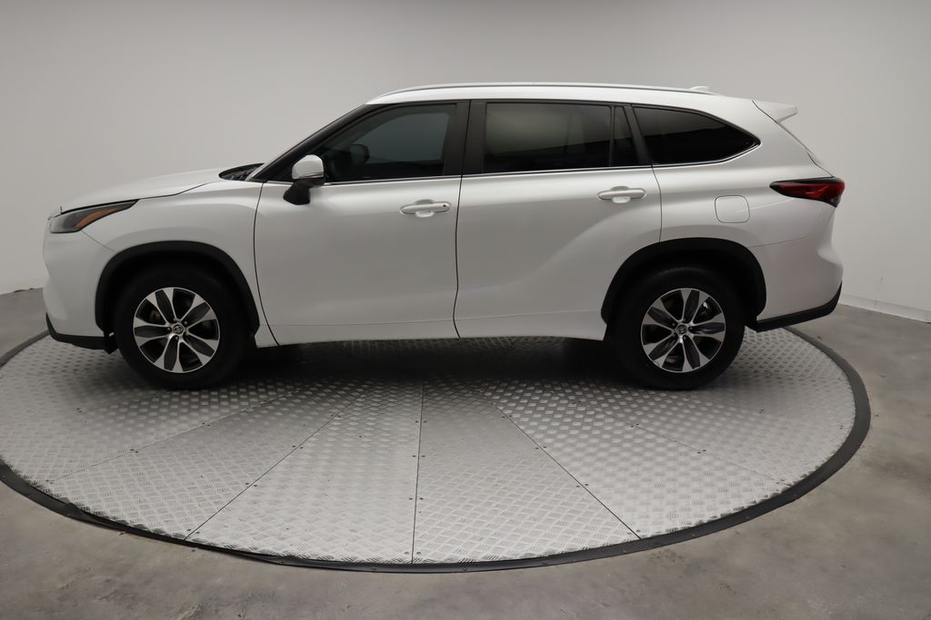 Thumbnail: 2023 Toyota Highlander - 12