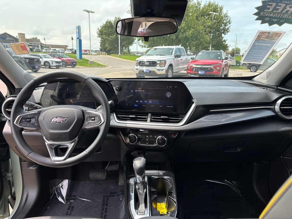Used 2025 Chevrolet Trax SUV