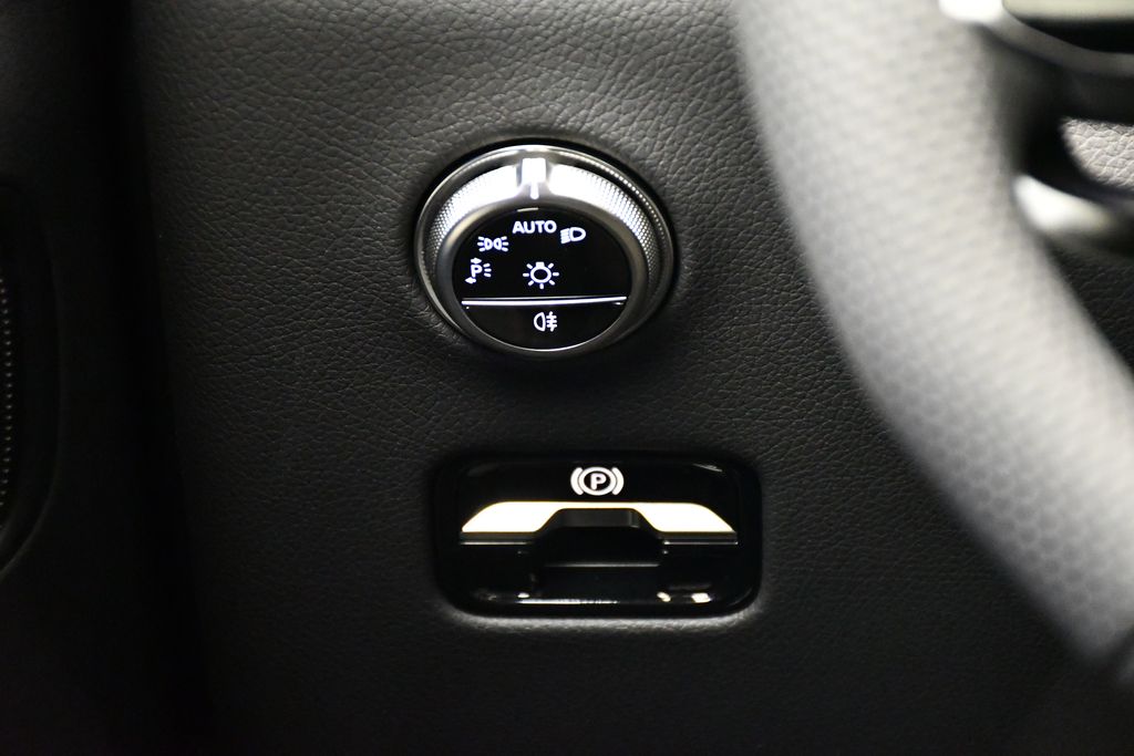 Thumbnail: 2025 Mercedes-Benz GLC - 21