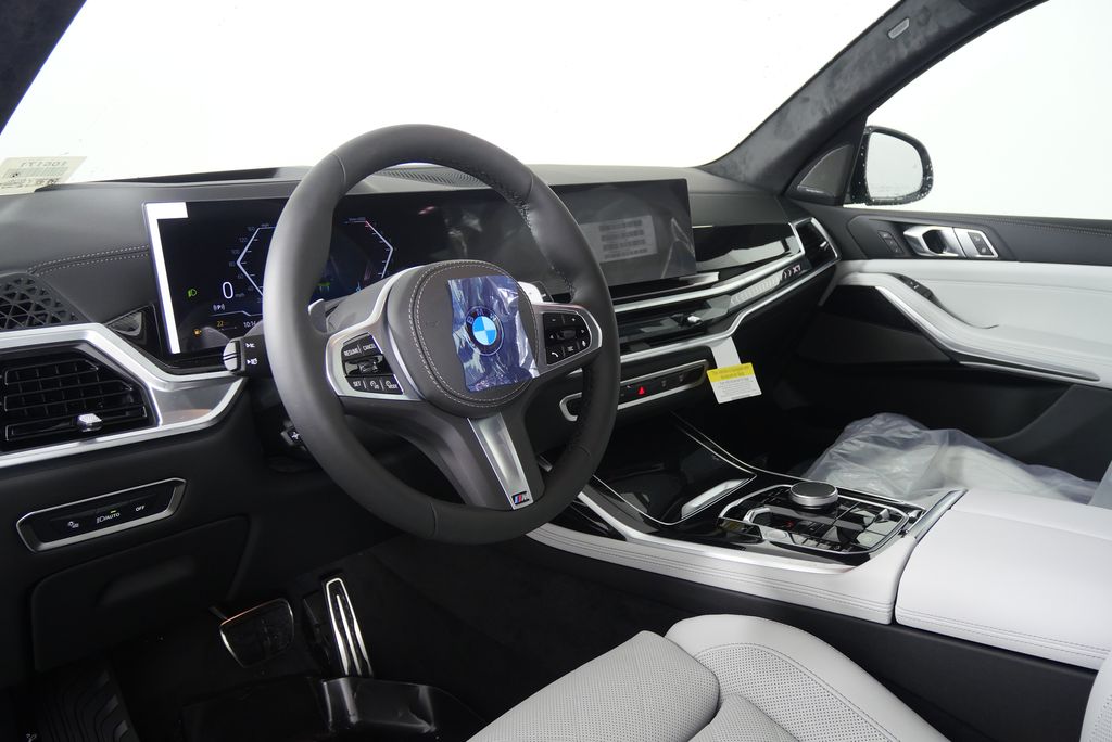 Thumbnail: 2026 BMW X7 - 13