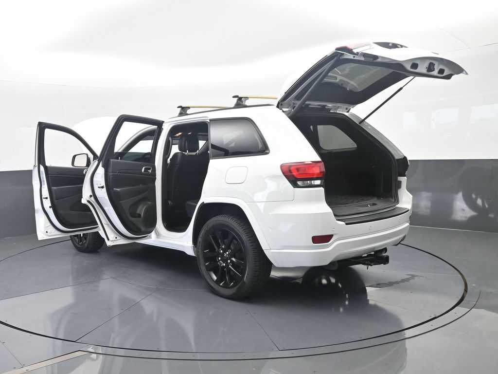 Used 2018 Bright White Clearcoat Jeep Altitude image 70