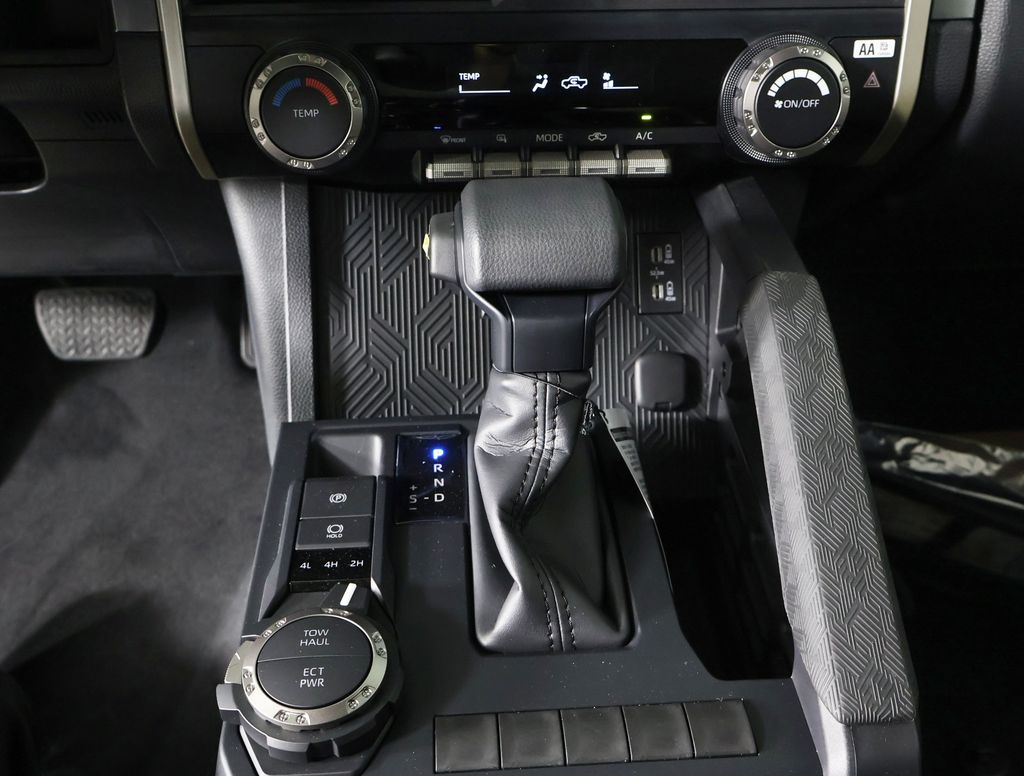 2025 Toyota Tacoma SR5 Double Cab photo 11