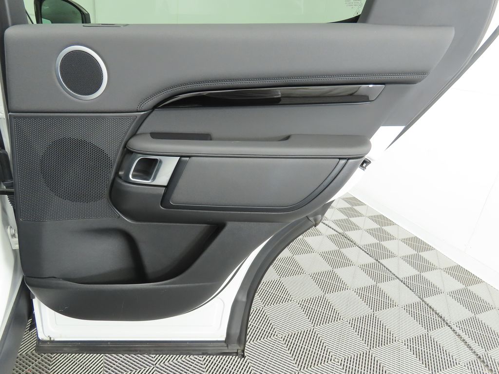 Thumbnail: 2024 Land Rover Discovery - 27