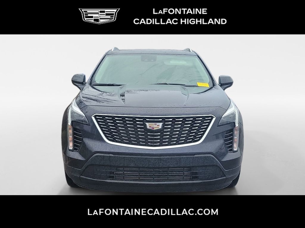 2022 Cadillac XT4 Luxury 2