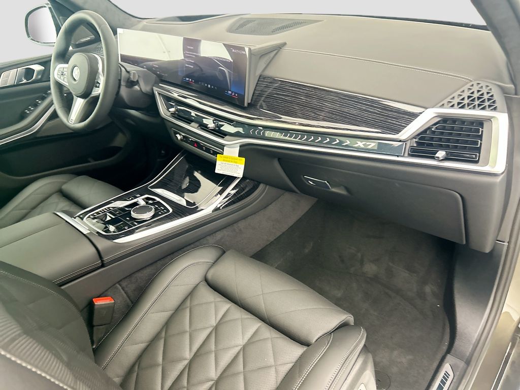 Thumbnail: 2027 BMW X7 - 16